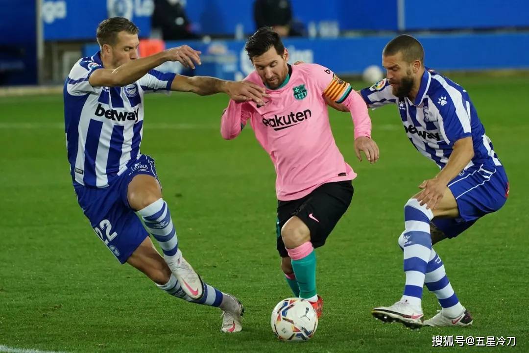 丹佛掘金训练开放日，加时末段回应争议引欢呼，西甲在即，更衣室氛围转暖(丹佛掘金对威斯布鲁克不满)