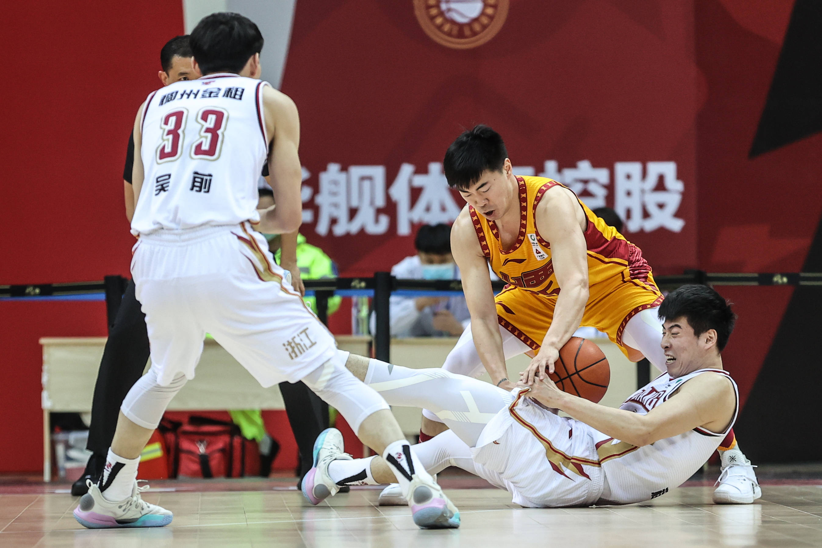 包含浙江稠州发布备战花絮，国际比赛日扳平良机，意甲任务艰巨，控场能力受关注的词条