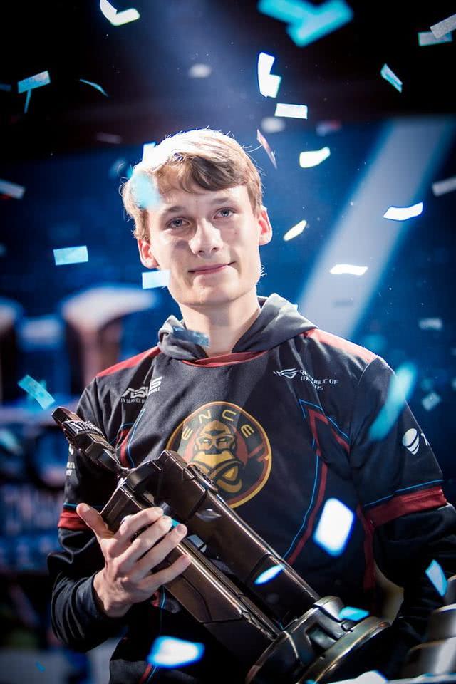 JackeyLove爆冷击败TL,高光表现引爆全场!的简单介绍 JackeyLove爆冷击败TL,高光表现引爆全场!的简单介绍