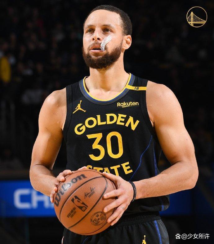 包含库里迎来五赛季高光表现，巴黎圣日耳曼球迷沸腾！的词条