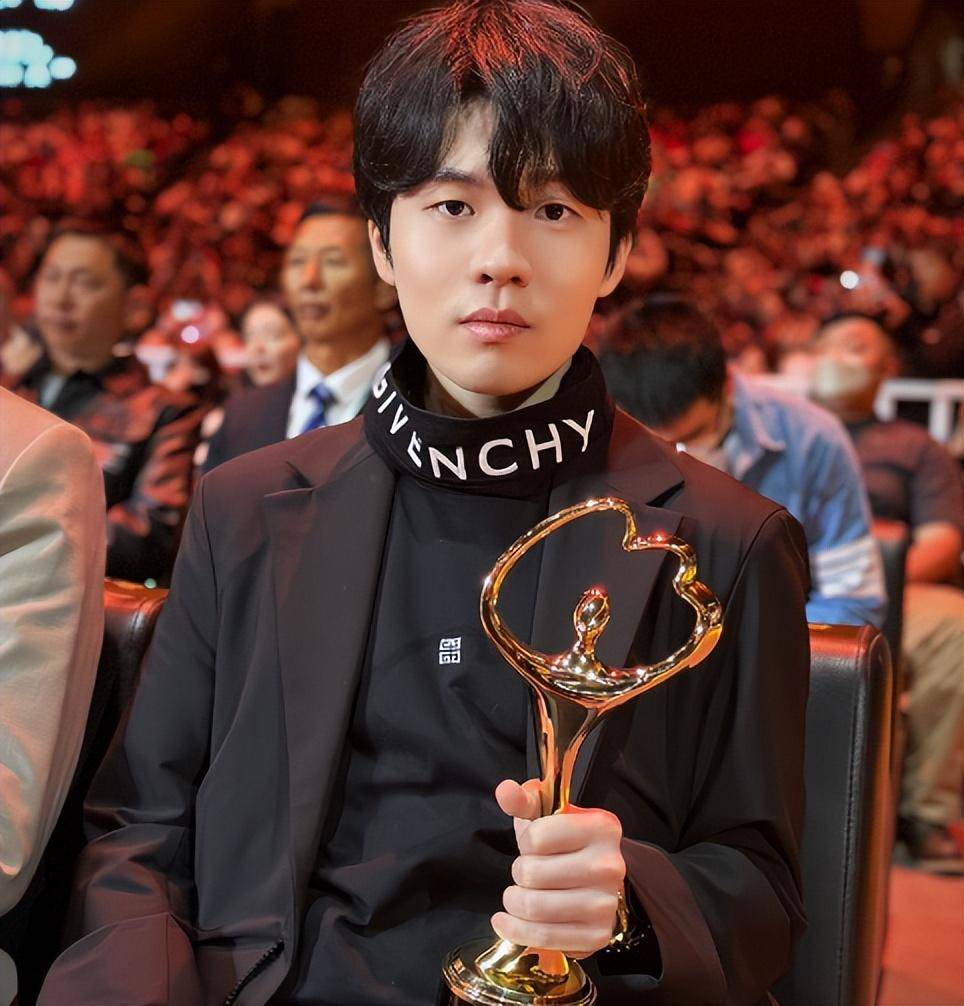 关于Rookie回归赛场，连败首场状态亮眼，快船观众沸腾！的信息